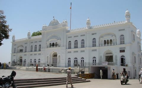 Amritsar to Anandpur Sahib Gurudwara Cultural Day Tour