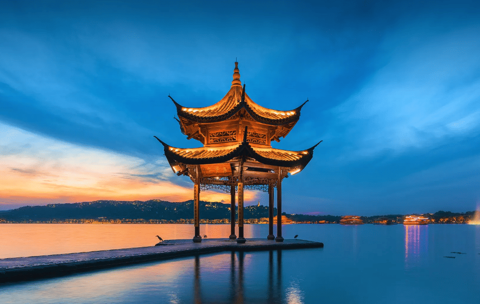 Cultural Heritage Tour of Hangzhou's West Lake and Su Dongpo Memorial
