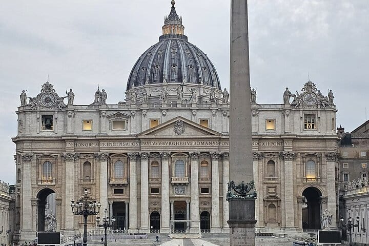 St. Peter's Basilica and Papal Grottoes Guided Tour 5