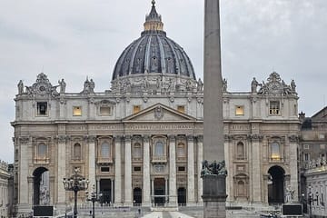 Guided Walking Tour of St. Peter's Basilica and Grottoes