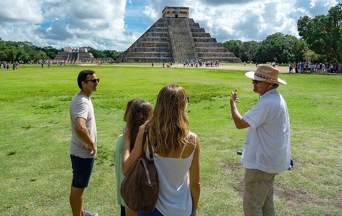 Chichen Itza Private Tour plus Cenote and Valladolid Visit