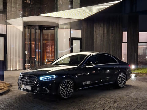 Private Transfer Keflavik Airport →  Reykjavik. VIP SEDAN 2 Pax.   