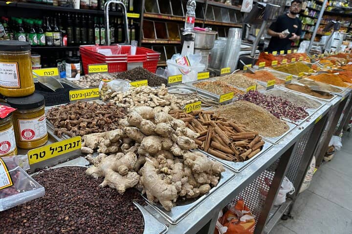 Tel Aviv: Food Tasting Tour of Hatikva Private Tour Guide Market
