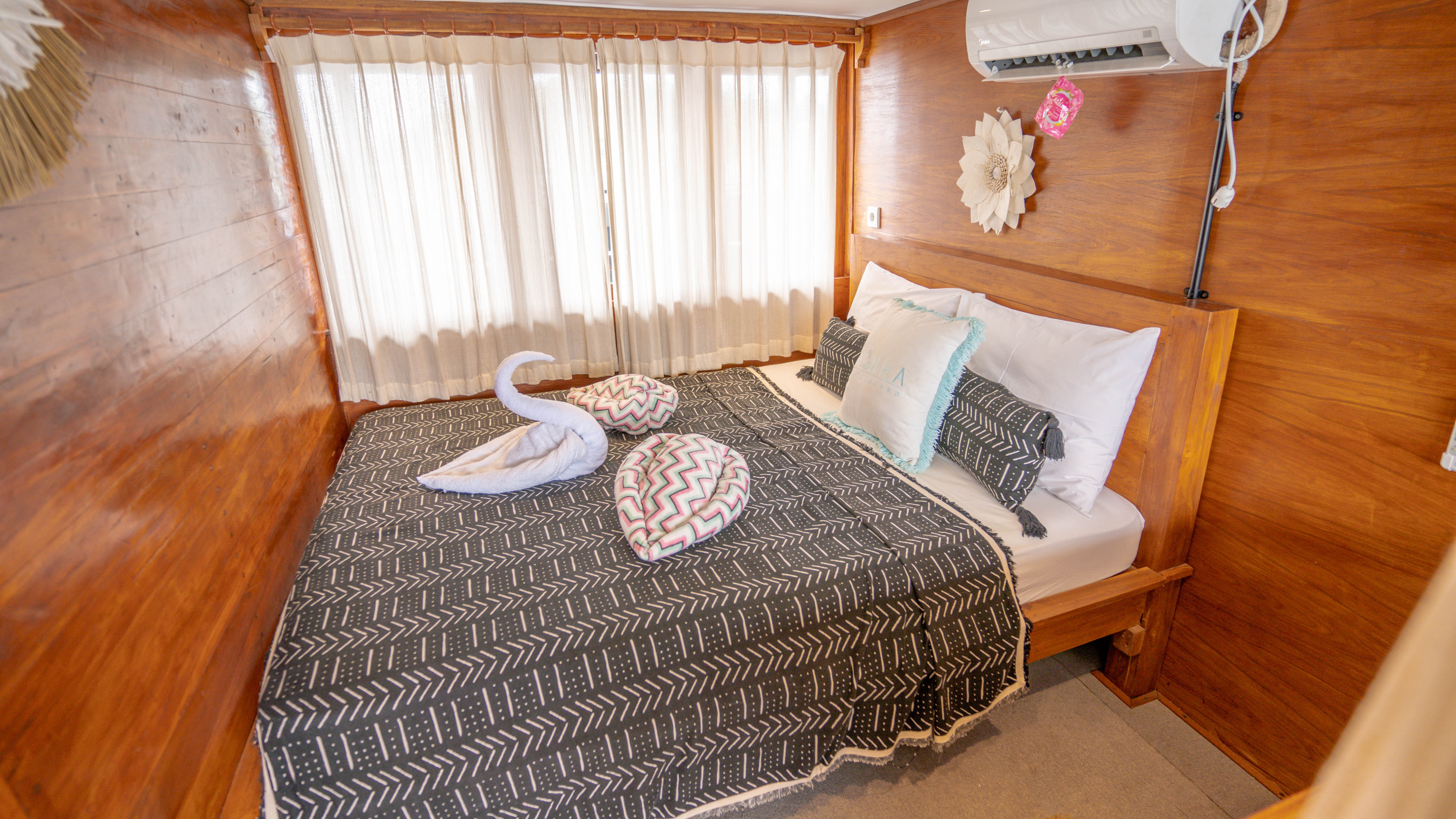 Tour avventuroso da Yogyakarta all'isola di Komodo: camera da letto a Phinisi