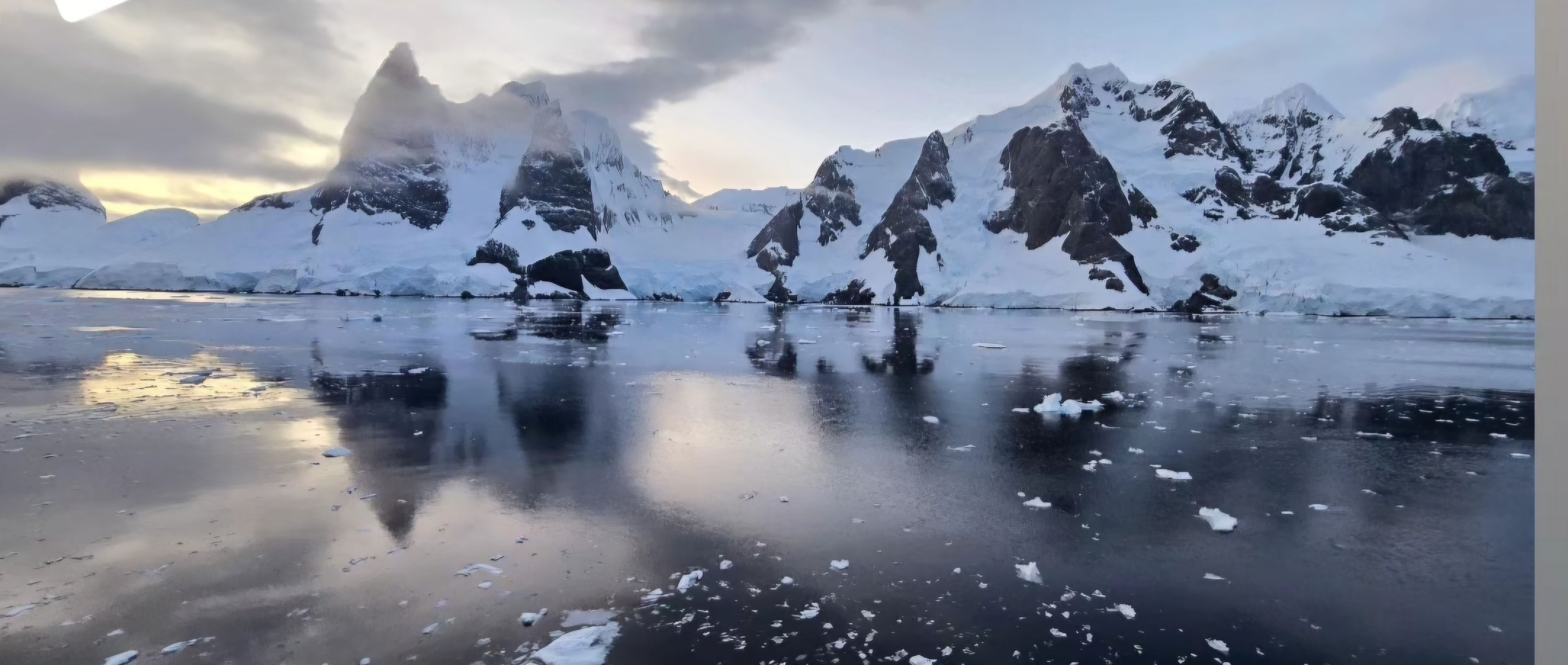 beautiful landscape rich with icebergs