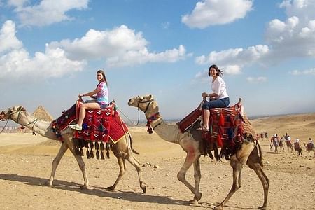 Private Layover Tour: Explore the Pyramids of Giza from Cairo Airport