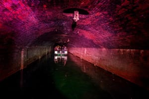 Flouting in Prague underground
