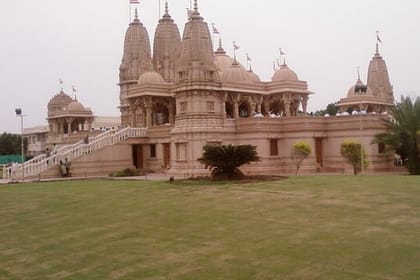 Divine Jain Trail: Private Day Tour to Ankleshwar from Surat