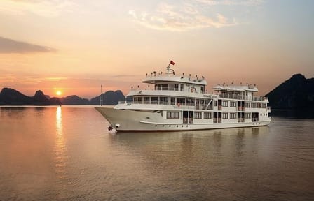 Bai Tu Long Bay Luxury Cruise with Kayaking and Swimming