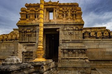 Lepakshi Temple Cultural Tour from Bangalore by Minivan