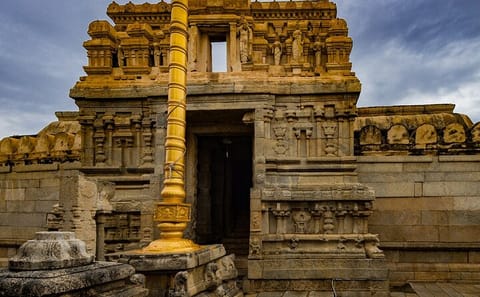 Lepakshi Temple Cultural Tour from Bangalore by Minivan