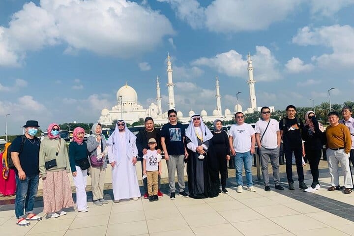 Abu Dhabi Layover Sightseeing Tour with Airport Pickup & Drop-off 7