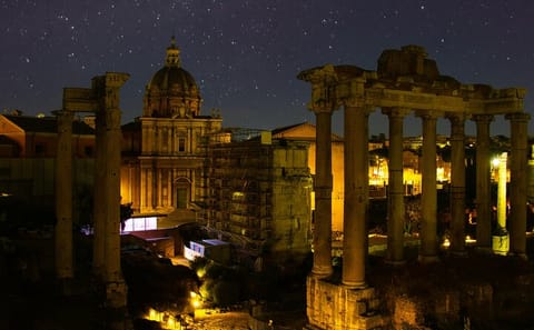 Photoshoot Experience at the Roman Forum in Rome