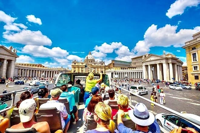 Rome Sightseeing Hop-on Hop-off Bus+ Colosseum/Ancient Rome Tour