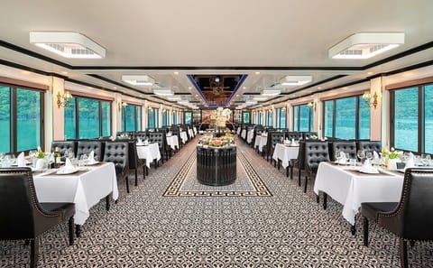 Luxury Day Trip Cruise in Halong Bay from Hanoi