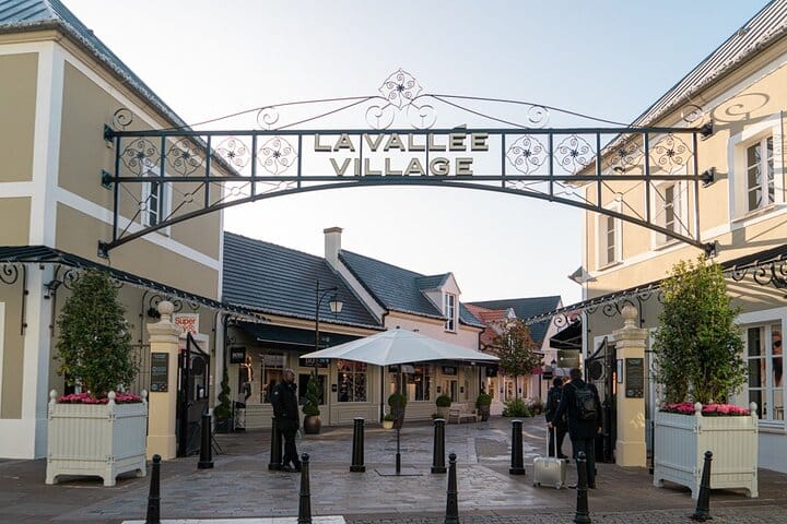8-hours VIP Private Sightseeing and Shopping Tour in Paris 10