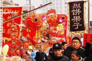 Luoyang Old Town Walking Tour with Lijingmen Visit