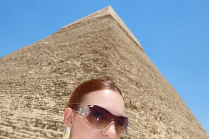 Private Tour Giza Pyramids, Sphinx, Saqqara & Memphis from Cairo