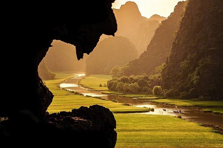 Van Long Nature Reserve and Hoa Lu Ancient Town Tour in Ninh Binh