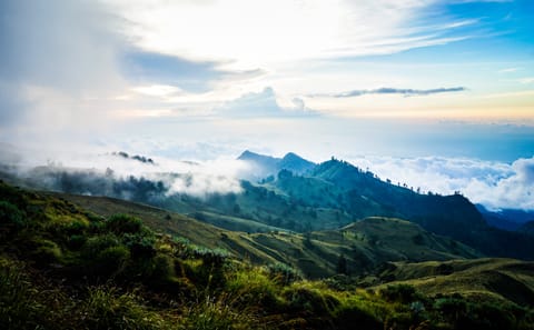 Mount Rinjani Trekking Tour 2D/1N