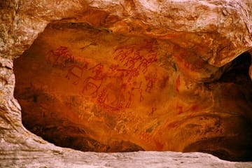 Bhimbetka Rock Shelters and Bhojpur Temple Tour from Bhopal