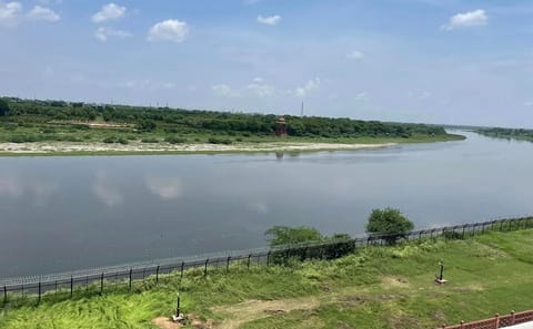Private Full Day Tour of Taj Mahal and Agra Fort from Delhi