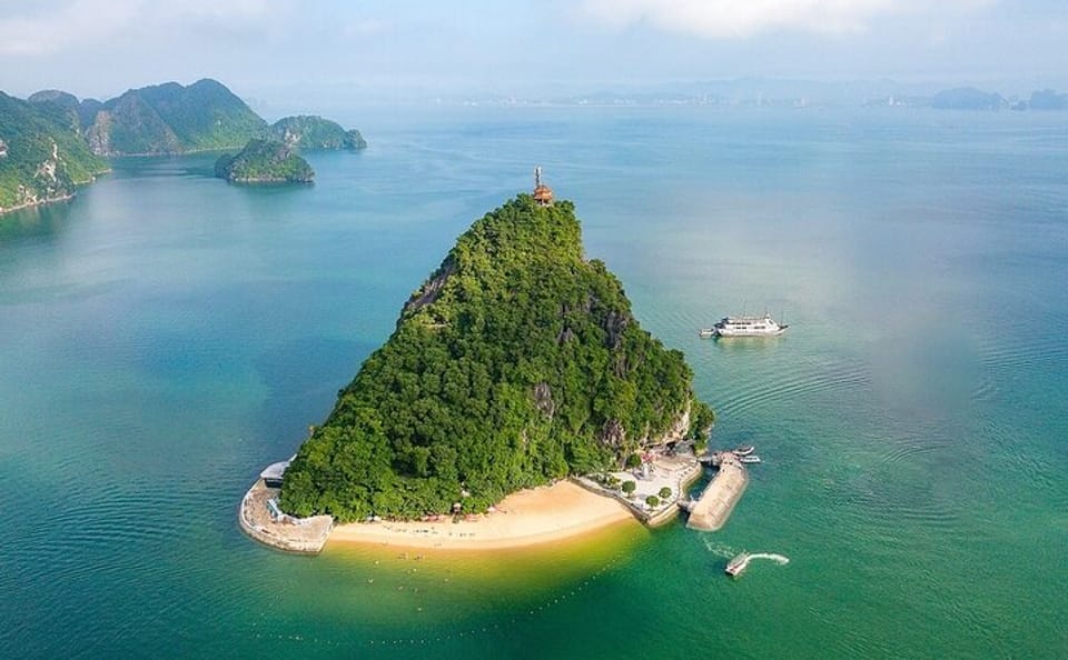 From Hanoi to Ninh Binh Tour and Ha Long Bay Cruise 2-Day Trip