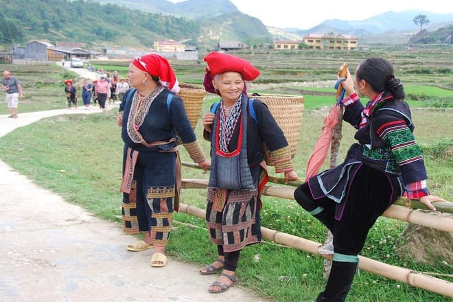 Sapa tour 2days trekking Ta Van & Cat Cat village 9