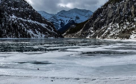 Grassi Lake and Grotto Canyon Icewalk Tour from Calgary