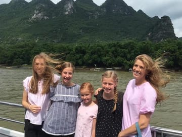 Li River cruise & Yangshuo countryside private day tour