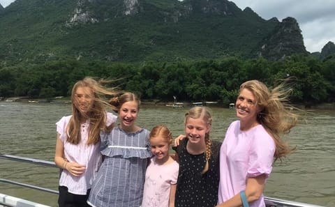 Li River Cruise and Private Yangshuo Countryside Tour