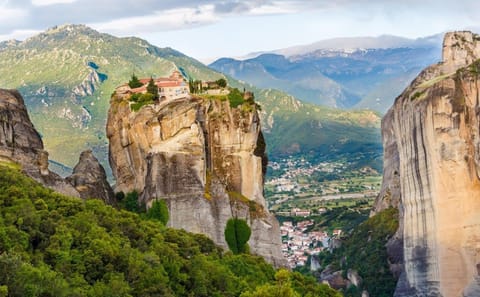 Classical Winter Tour of Athens, Delphi, and Meteora