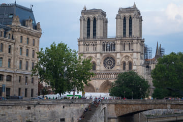 Louvre Museum and Notre-Dame Tour in Paris