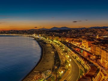 Photoshoot Walking Tour at Castle Hill in Nice