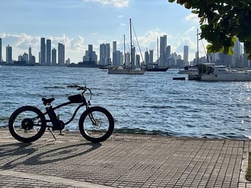 Bike Tour and Lunch at Anthony Bourdain's Favorite Cartagena Spot
