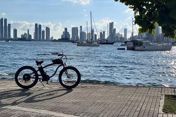 Bike Tour and Lunch at Anthony Bourdain's Favorite Cartagena Spot