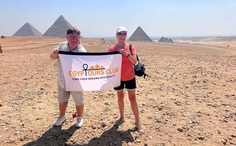 Private Tour of Giza Pyramids and Saqqara from Cairo