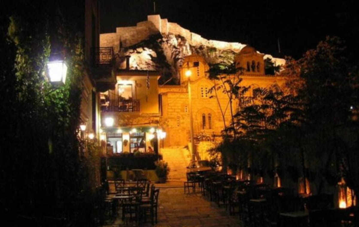 Athens Night Lights & Bites: A Stroll with Gyros & Loukoumades