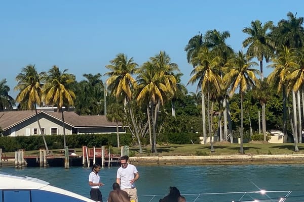 Miami Boat Tour - Biscayne Bay Millionaire & Celebrity Homes 75-Minutes