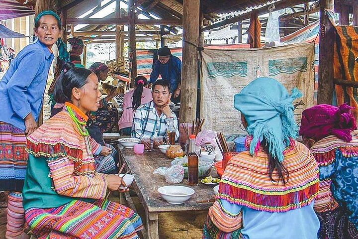 Explore Lung Khau Nhin Market & Black Dao Culture in Sapa