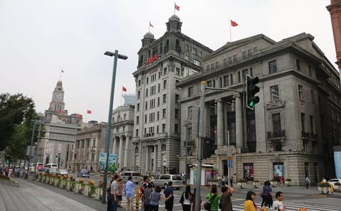 Private Day Tour of Yu Garden and Jade Buddha Temple in Shanghai