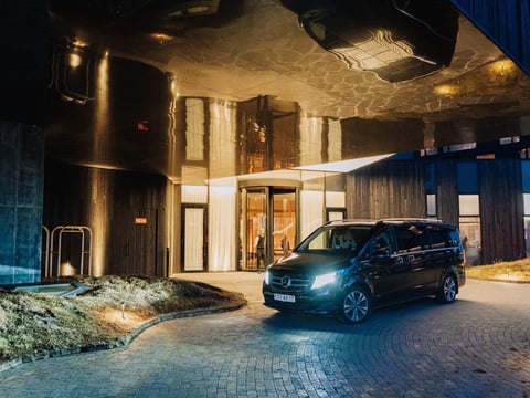 Private Airport Transfer - Reykjavík to Keflavík Airport