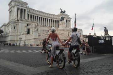 E-Bike Tour of Rome's Iconic Landmarks and Trevi Fountain