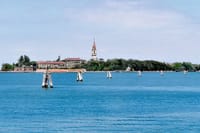 Lido Bike Tour: with a Local on the Island of Cinema 6
