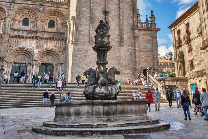 SANTIAGO DE COMPOSTELA + BRAGA: Private Tour from Porto