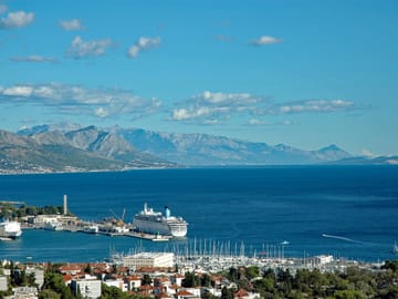 Culinary Tour of Dalmatia with Wine Tasting in Kaštel Novi