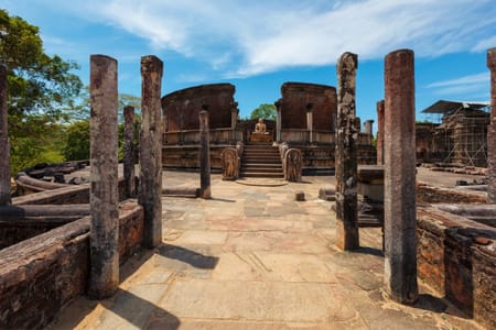 Explore Polonnaruwa Ancient City & Medirigirya: All-Inclusive Day Tour