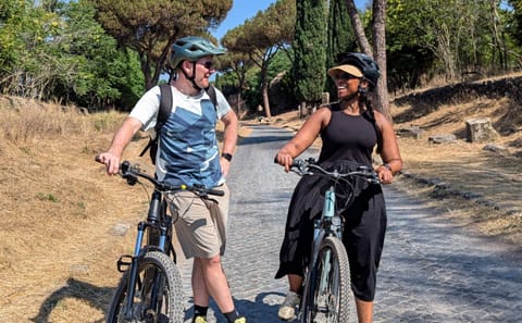 E-Bike Tour of Appian Way: Explore Aqueducts and Mausoleum