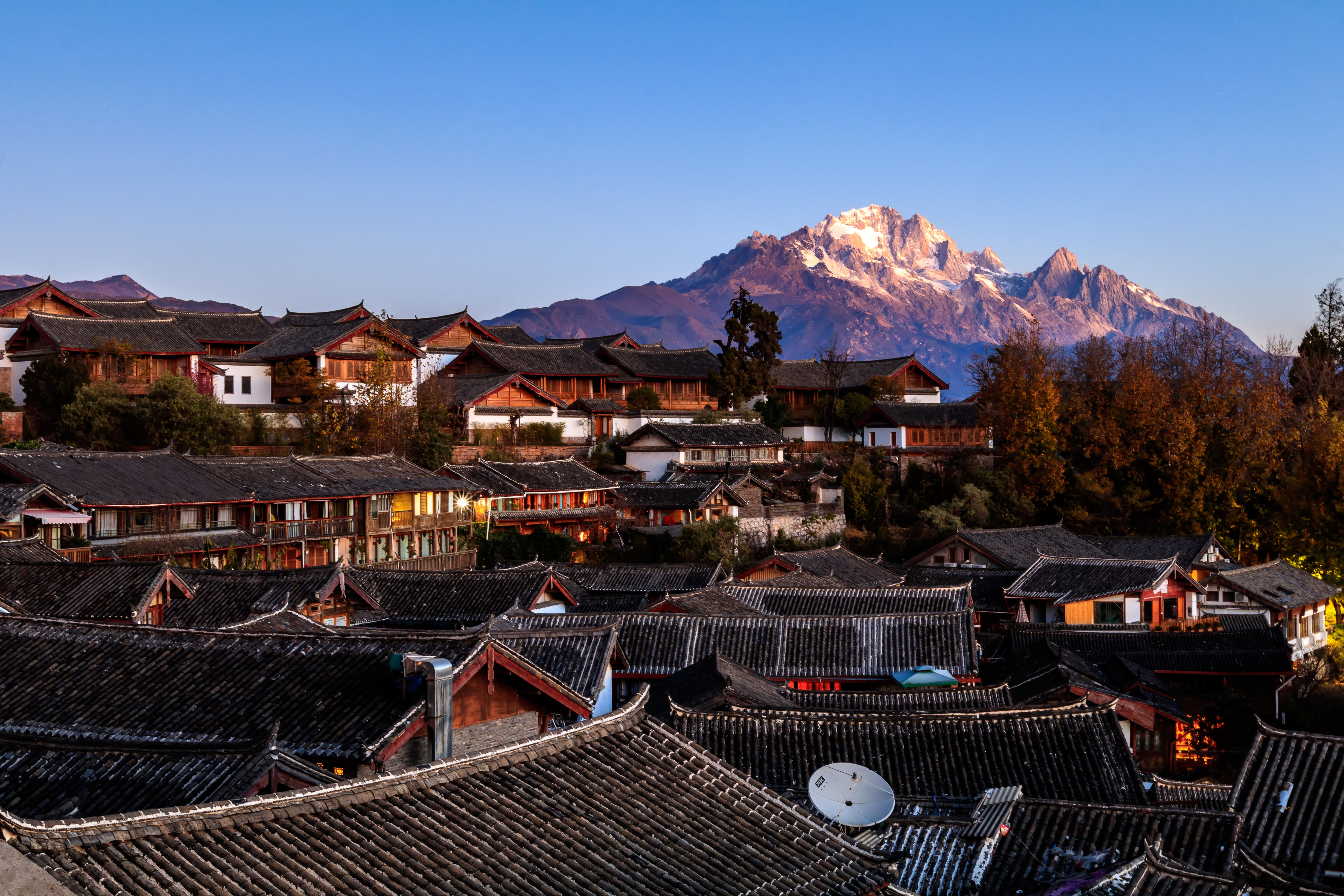 old town(Overlooking the Jade Dragon Snow Mountain）