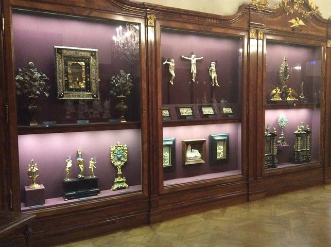How to Pick a Crown. A Private Themed Tour of the Imperial Treasury (Kaiserliche Schatzkammer) / Tickets included 8